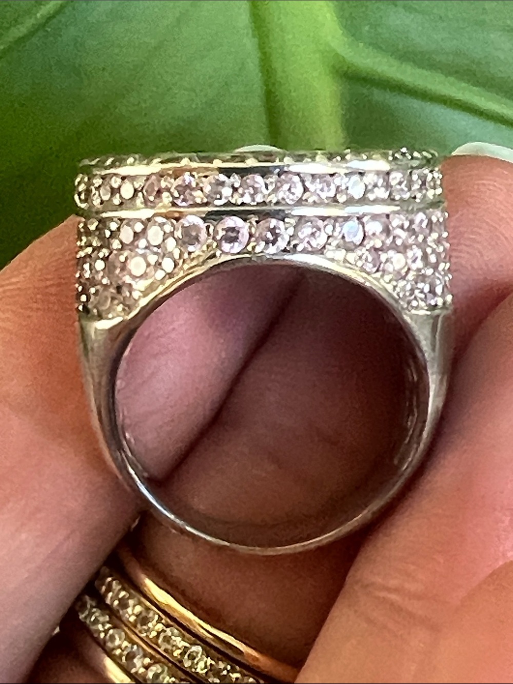 HELLO KITTY for DIAMONIQUE -
Hello Kitty Silver Crystal Round Ring with Red Bow - Picture 5 of 7